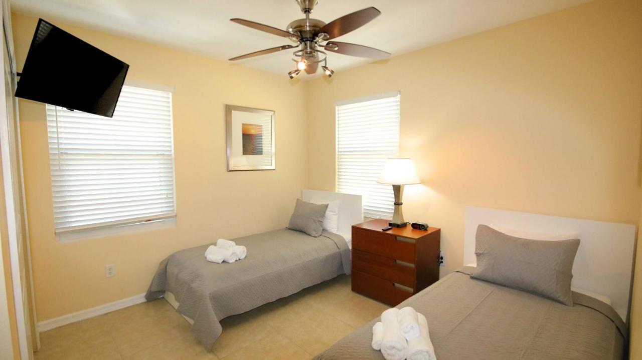 Johns Pass Condo'S- Fully Remote St. Pete Beach Exteriör bild